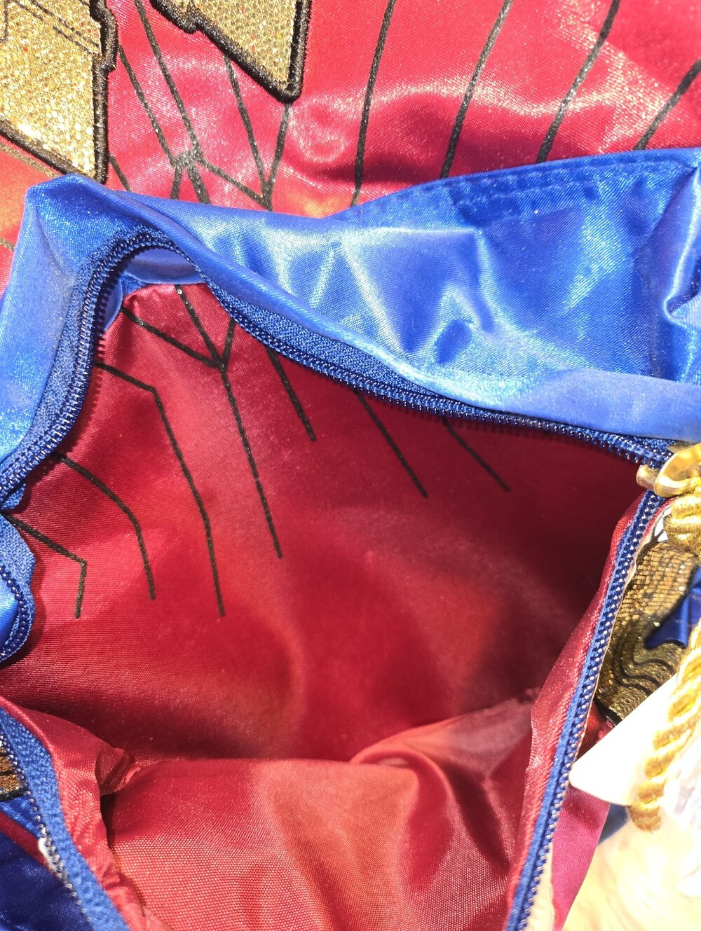 Wonder Woman Backpack - Picture 4 of 7